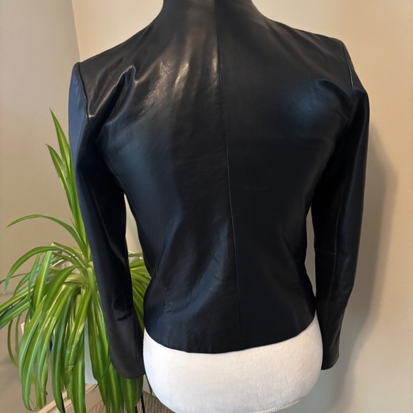 Ladies fitted leather jacket - Picture 3 of 3